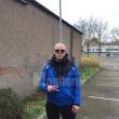 A intrat într-o sală de jocuri cu un pistol în mână și cu o mască sanitară pe față ...