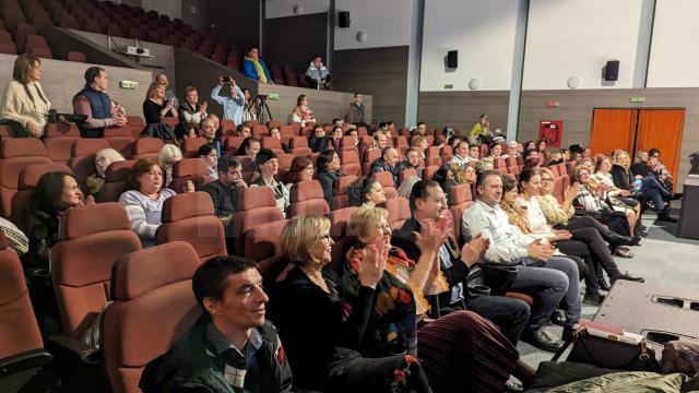 „Deschide ochii, deschide inima”, un spectacol emoționant, la Teatrul „Matei Vișniec”