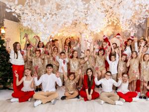 „Crăciun Fericit”, prima piesă lansată de copiii de la Academia de Arte Modus Vivendi din Suceava