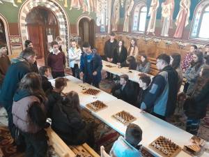 Câștigătorii primei ediții a Campionatului de șah pentru tineri, competiție organizată de ATOS