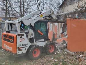 Clădire construită ilegal în Burdujeni, demolată pentru a face loc unei parcări de reședință
