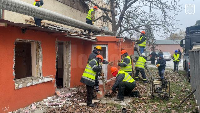 Clădire construită ilegal în Burdujeni, demolată pentru a face loc unei parcări de reședință