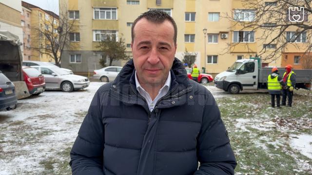 „Nu ne oprim aici, în primăvară continuăm cu garajele din spatele Primăriei”, spune viceprimarul Lucian Harșovschi