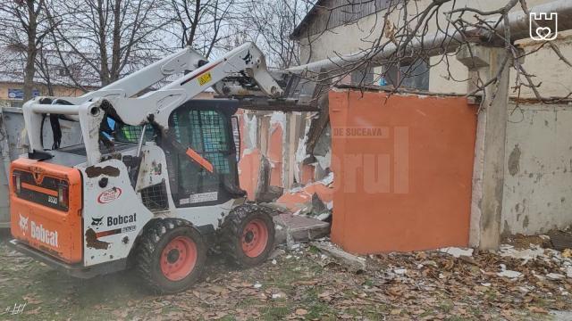 Clădire construită ilegal în Burdujeni, demolată pentru a face loc unei parcări de reședință