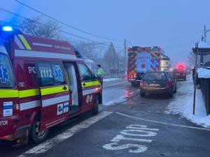 Șofer rănit după ce mașina pe care o conducea a fost lovită de un autoturism aflat în depășire