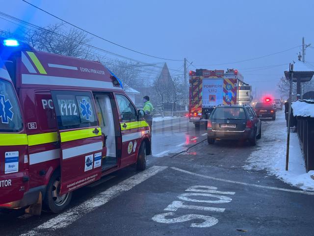 Șofer rănit după ce mașina pe care o conducea a fost lovită de un autoturism aflat în depășire