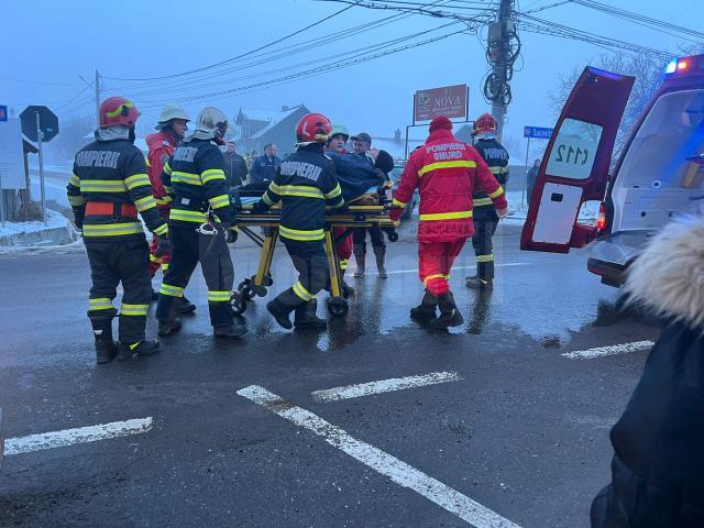 Șofer rănit după ce mașina pe care o conducea a fost lovită de un autoturism aflat în depășire