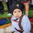 Târgul caritabil „De Crăciun, fii bucurie!”, pentru Emanuel Holca, un copil care are ...