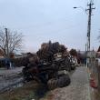 Șoferul unui Mercedes a intrat cu viteză mare direct în plugul atașat unui tractor, iar un om a murit pe loc