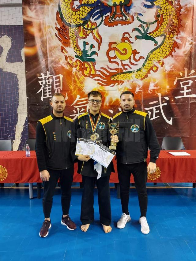 Robert Achiriloaie, două medalii de aur şi una de argint