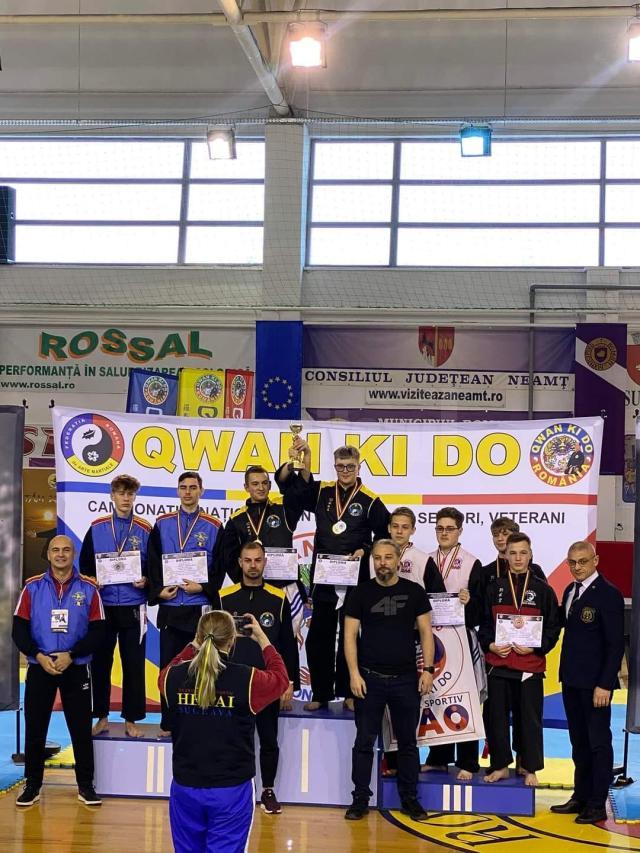 Robert Achiriloaie, două medalii de aur şi una de argint