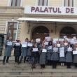 Grefierii au extins protestul de la două, la patru ore pe zi