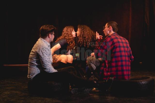 Piesa de teatru „Qlangereală”, pusă în scenă de Teatrul Studențesc Fabulinus - foto credit Marius MDM