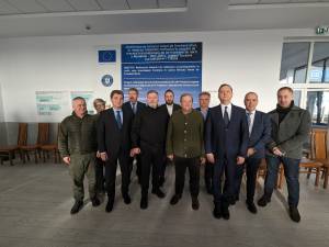 Fotografia de grup a participanților la inaugurarea vămii modernizate Siret