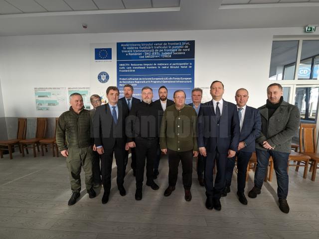 Fotografia de grup a participanților la inaugurarea vămii modernizate Siret