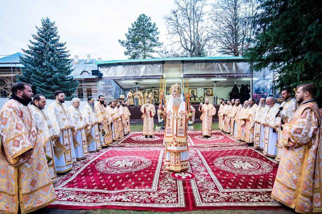 „Îmbrăcați-vă cu haina harului Duhului Sfânt!” – Predica Înaltpreasfințitului Părinte Calinic în Duminica a XXVIII-a după Rusalii