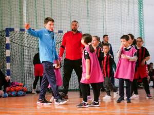 Prima ediție a „Cupei Dream Team” s-a desfășurat în sala de sport a Şcolii Gimnaziale „Ion Creangă”