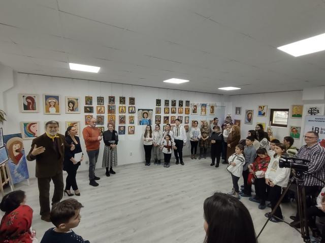 Expoziția „Îngerii Crăciunului”, un tărâm al culorilor, al visurilor, al emoțiilor