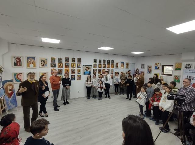 Expoziția „Îngerii Crăciunului”, un tărâm al culorilor, al visurilor, al emoțiilor