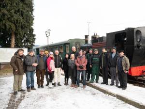 Echipa de întreținere a Mocăniței Huţulca împreună cu prieteni şi turiști, la primul drum efectuat spre Mănăstirea Moldovița