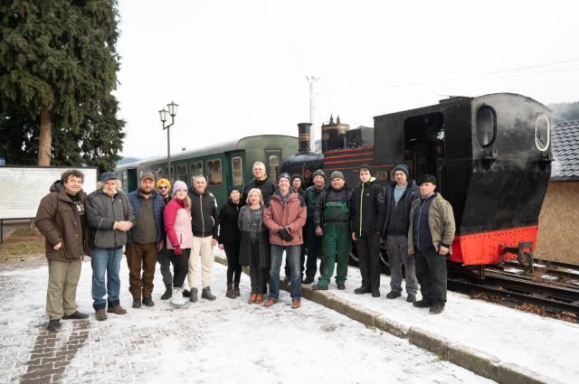 Echipa de întreținere a Mocăniței Huţulca împreună cu prieteni şi turiști, la primul drum efectuat spre Mănăstirea Moldovița