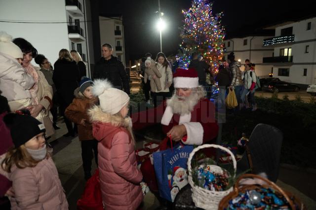 Moș Crăciun a venit pentru copiii din cartierul La Stejari Residence