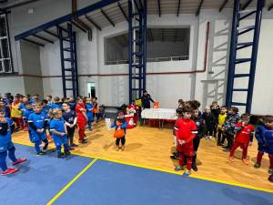 Cupa ”Moș Crăciun” la fotbal a adunat 60 de echipe la start, iar premierea a avut loc în sala de sport din Ipotești