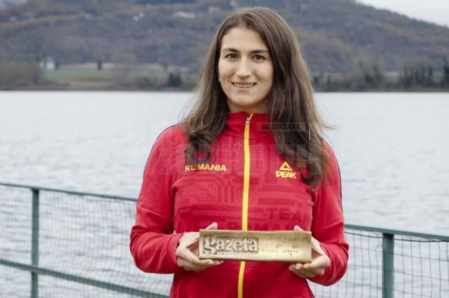 Ancuţa Bodnar cu trofeul primit din partea Gazetei Sporturilor