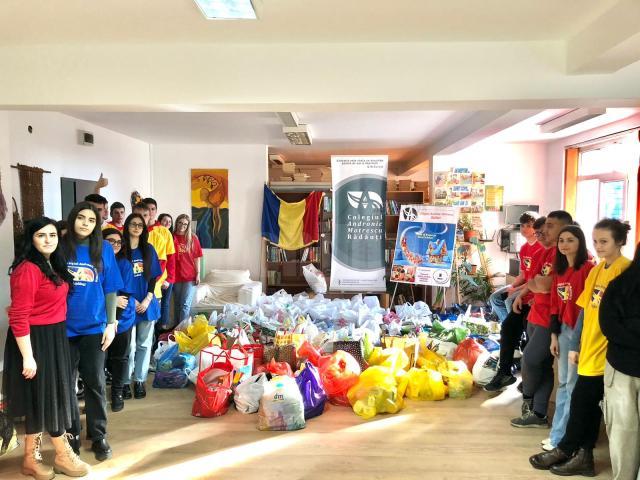 Voluntariat la Colegiul ,,Andronic Motrescu”, în prag de sărbători