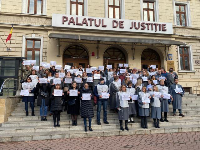 O nouă zi de protest pentru consilierii de probațiune din Suceava
