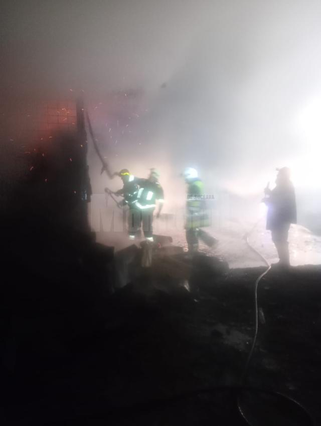 Pompierii s-au luptat cu succes pentru a salva o școală după ce un incendiu a izbucnit în clădirea centralei