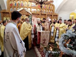 Slujba arhierească de înmormântare la Biserica Sf. Gheorghe din Mitocu Dragomirnei