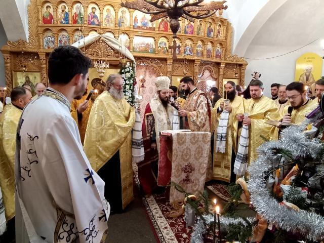 Slujba arhierească de înmormântare la Biserica Sf. Gheorghe din Mitocu Dragomirnei