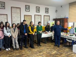 La Școala Gimnazială din Băișești a fost organizat un târg caritabil de Crăciun
