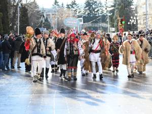 Peste 30 de grupuri vor participa la parada obiceiurilor de iarnă din Suceava de pe 27 decembrie