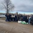 30 de familii necăjite cu mulți copii, dar și bătrâni singuri și bolnavi au primit daruri ...