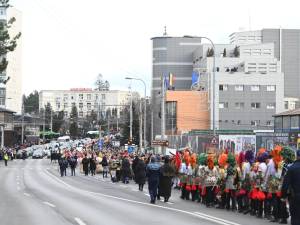 Mii de suceveni au participat la Suceava la cel mai mare festival internațional al obiceiurilor de iarnă