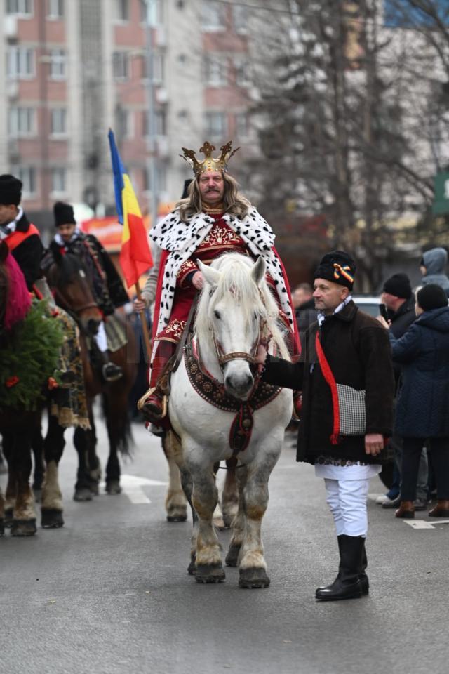 Mii de suceveni au participat la Suceava la cel mai mare festival internațional al obiceiurilor de iarnă