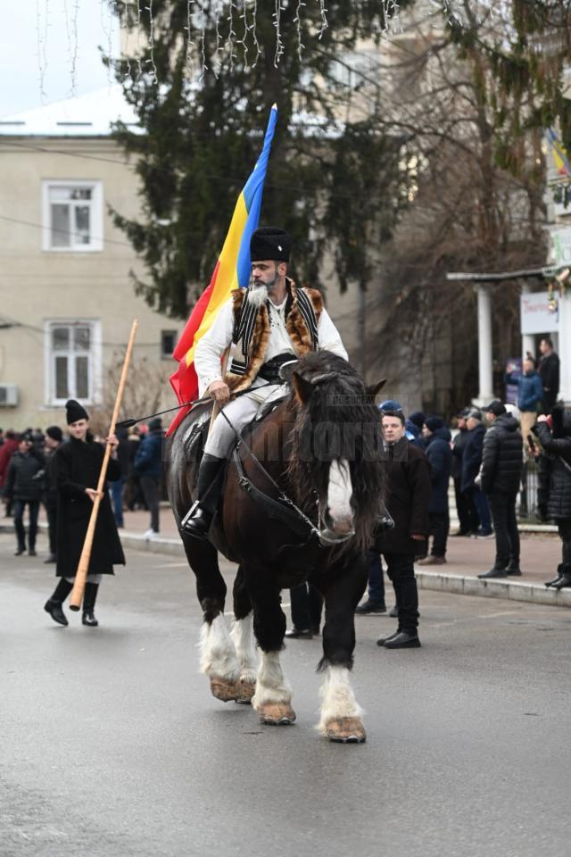 Mii de suceveni au participat la Suceava la cel mai mare festival internațional al obiceiurilor de iarnă