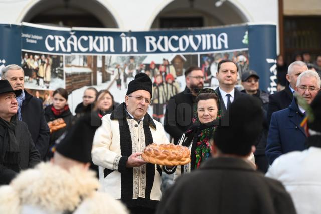 Mii de suceveni au participat la Suceava la cel mai mare festival internațional al obiceiurilor de iarnă