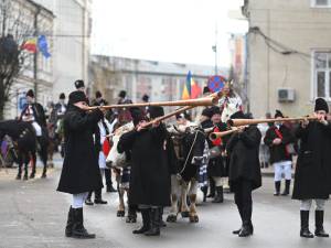 Mii de suceveni au participat la Suceava la cel mai mare festival internațional al obiceiurilor de iarnă