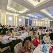 Câteva sute de gospodari vechi și noi din comuna Șcheia au venit îmbrăcați în costume populare pentru a participa la balul organizat de liberalul Alin Rusu