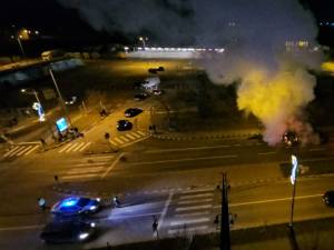 Un BMW a ars ca o torță pe un bulevard din Suceava