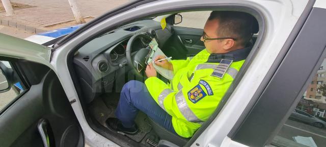 Un bărbat care făcea taximetrie ilegală a provocat un accident și a fost amendat de poliție