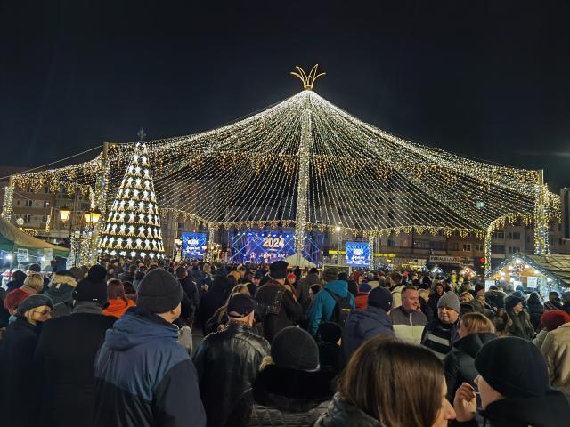 Revelion cu aproape 11.000 de participanți la Suceava, cu Bere Gratis, Amna și superbe focuri de artificii