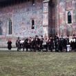 Gospodari din comuna Vatra Moldoviței au urat la Mănăstirea Moldovița