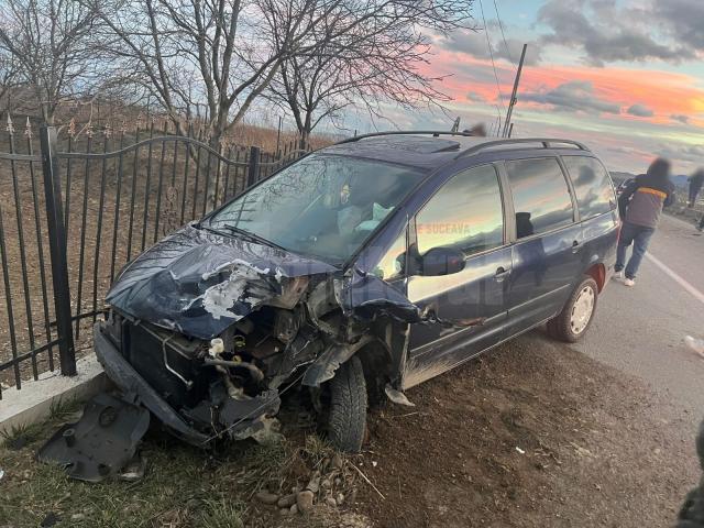 Doi adulți și un minor, răniți într-un accident rutier