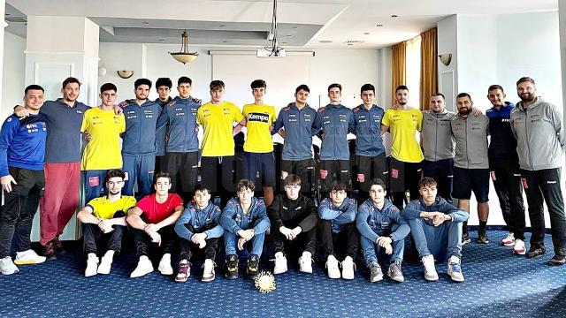 Opt suceveni sunt prezenti in delegatia echipei nationale de handbal juniori a Romaniei la turneul de calificare de la Viena