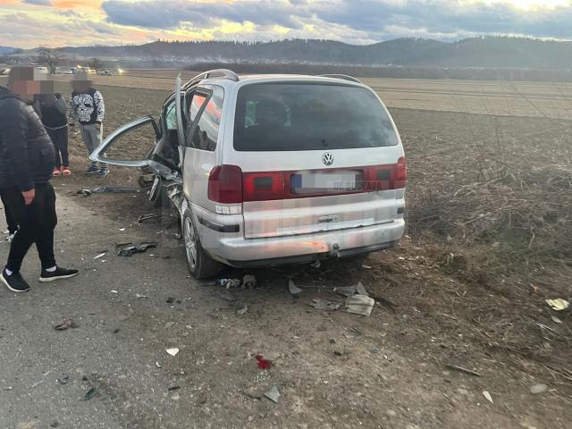 Doi adulți și un minor, răniți într-un accident rutier