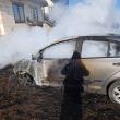 Autoturismul VW Golf incendiat